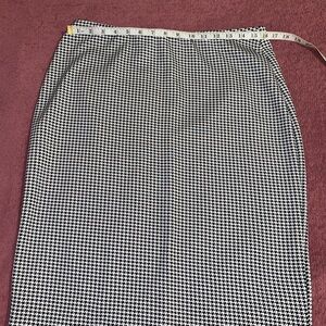 Elegant Houndstooth Pencil Skirt
